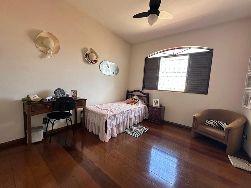 CASA | 6 QUARTOS | 5 BANHEIROS | 4 VAGAS - BAIRRO CASTELO: 13ª foto da galeria de imagens do imóvel