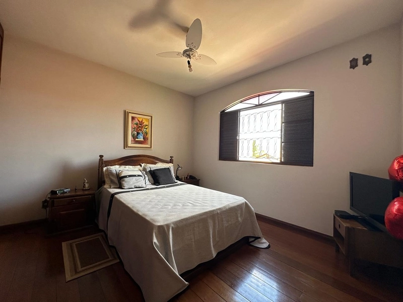 CASA | 6 QUARTOS | 5 BANHEIROS | 4 VAGAS - BAIRRO CASTELO: 20ª foto da galeria de imagens do imóvel