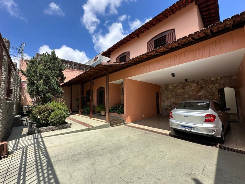 CASA | 6 QUARTOS | 5 BANHEIROS | 4 VAGAS - BAIRRO CASTELO