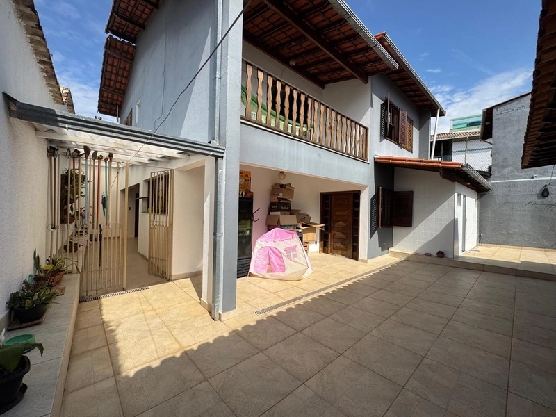 Casa Duplex no Bairro Santa Mônica – R$ 999.000,00: 7ª foto da galeria de imagens do imóvel