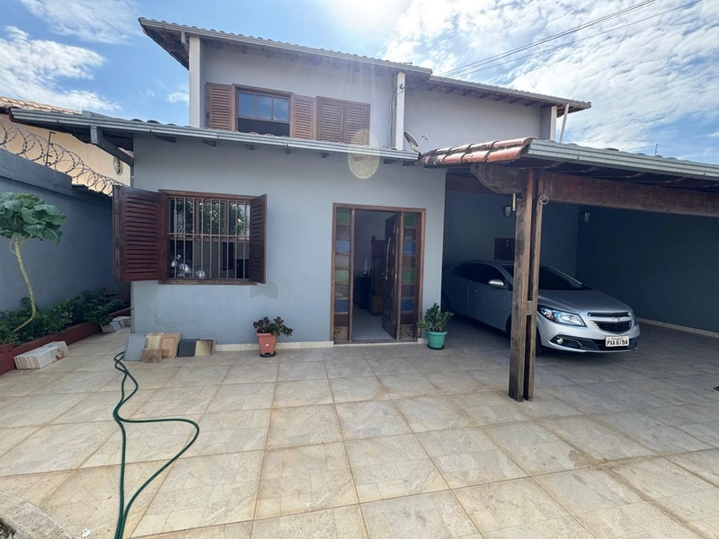 Casa Duplex no Bairro Santa Mônica – R$ 999.000,00: 3ª foto da galeria de imagens do imóvel