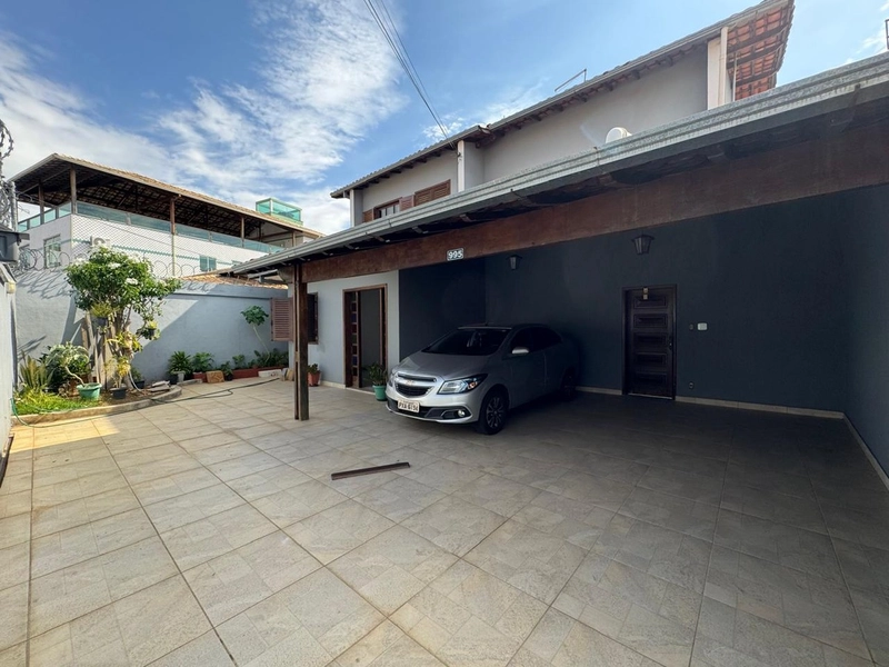 Casa Duplex no Bairro Santa Mônica – R$ 999.000,00: 2ª foto da galeria de imagens do imóvel