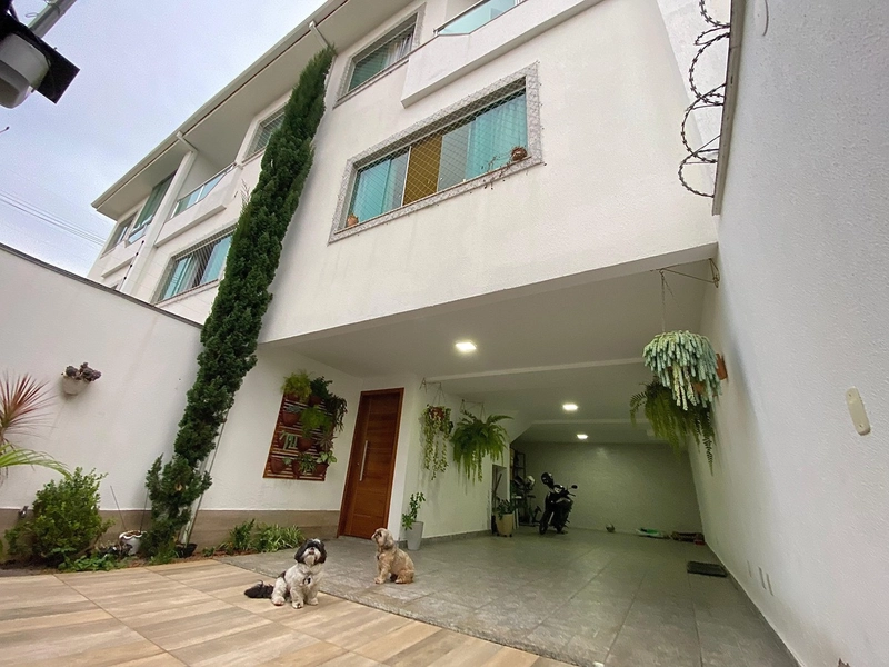 CASA GEMINIDA TRIPLEX 3 QUARTOS | 03 BANHEIROS