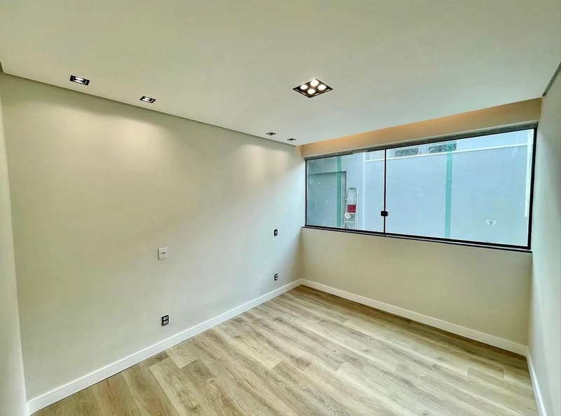 CASA LINEAR À VENDA | CELSO MACHADO (SERRANO) Reformada | Habite-se |: 7ª foto da galeria de imagens do imóvel