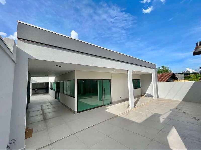 CASA LINEAR À VENDA | CELSO MACHADO (SERRANO) Reformada | Habite-se |: 2ª foto da galeria de imagens do imóvel