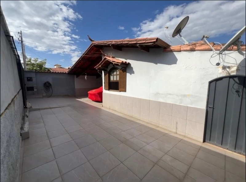 CASA LINEAR | 4 QUARTOS | 01 SUITE| 03 BANHEIROS | 04 VAGAS: 2ª foto da galeria de imagens do imóvel