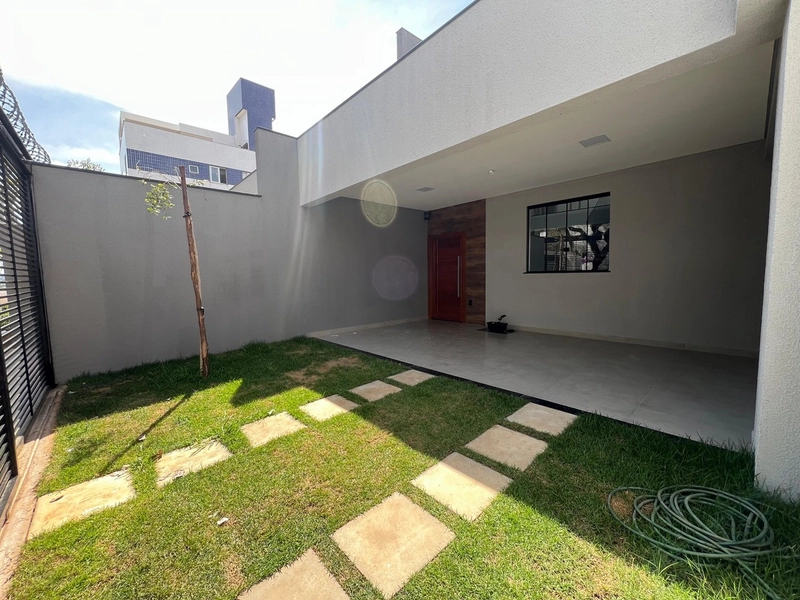 CASA | 4 QUARTOS | 01 SUITE| 03 BANHEIROS | 02 VAGAS