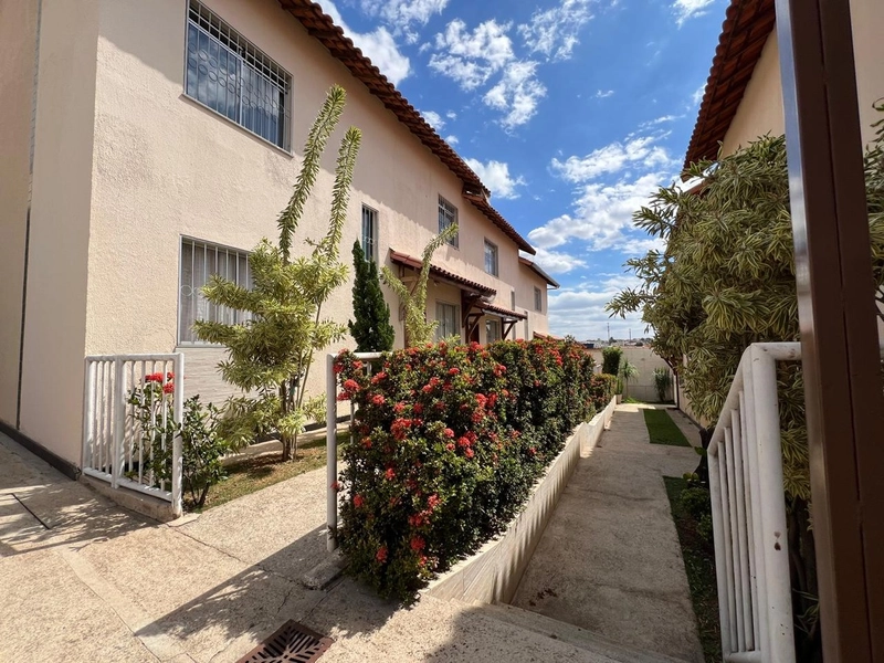 CASA GEMINADA | 2 QUARTOS | 01 SUITE| 02 BANHEIROS | 01 VAGA