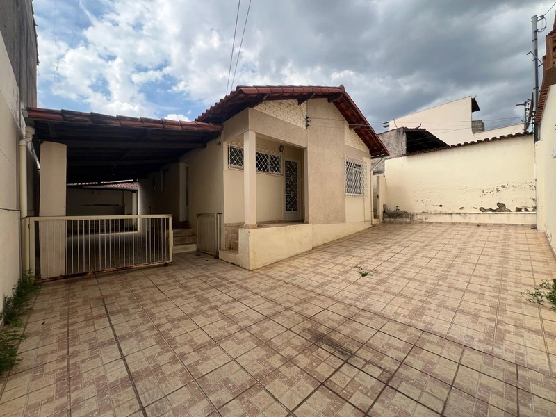 CASA LINEAR | 3 QUARTOS | 01 SUITE | 03 BANHEIROS | 05 VAGAS