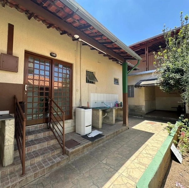 CASA LINEAR | 2 QUARTOS |01 BANHEIRO | 02 VAGAS: 5ª foto da galeria de imagens do imóvel