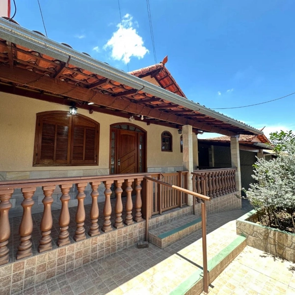 CASA LINEAR | 2 QUARTOS |01 BANHEIRO | 02 VAGAS: 2ª foto da galeria de imagens do imóvel