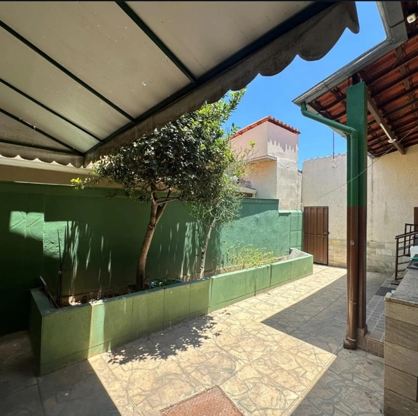 CASA LINEAR | 2 QUARTOS |01 BANHEIRO | 02 VAGAS: 3ª foto da galeria de imagens do imóvel