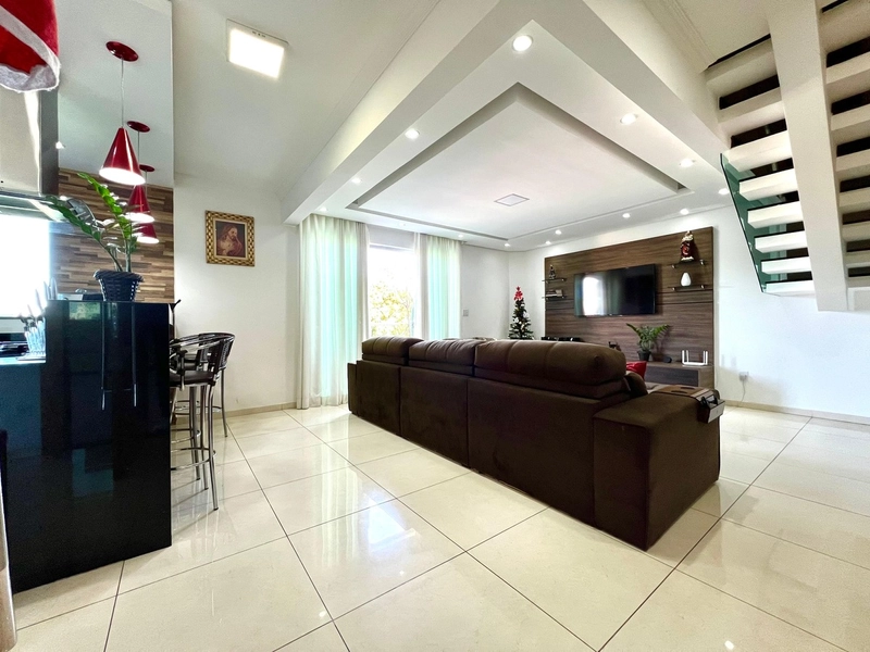 CASA | 4 QUARTOS | 1 SUÍTE | 03 BANHEIROS | 04 VAGAS: 3ª foto da galeria de imagens do imóvel