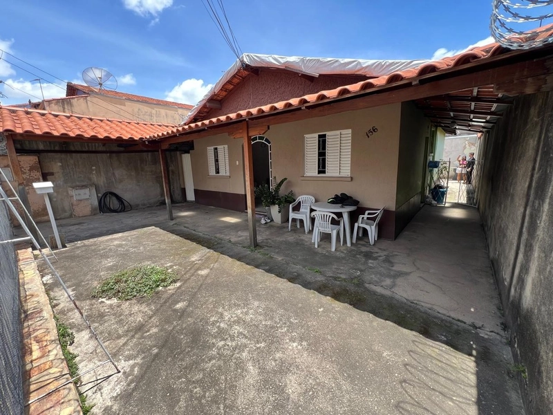 CASA | 3 QUARTOS | 02 BANHEIROS | 2 VAGAS