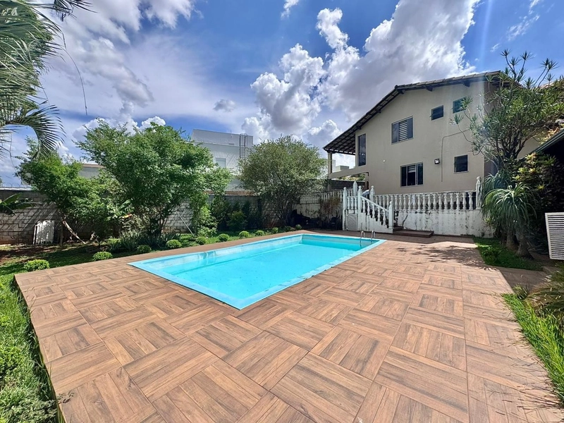 LINDA CASA NO BAIRRO BANDEIRANTES | 05 QUARTOS | 2 SUÍTES | 6 VAGAS