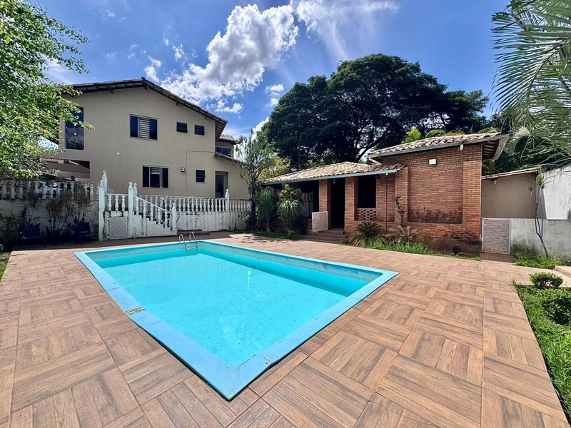 LINDA CASA NO BAIRRO BANDEIRANTES | 05 QUARTOS | 2 SUÍTES | 6 VAGAS: 2ª foto da galeria de imagens do imóvel