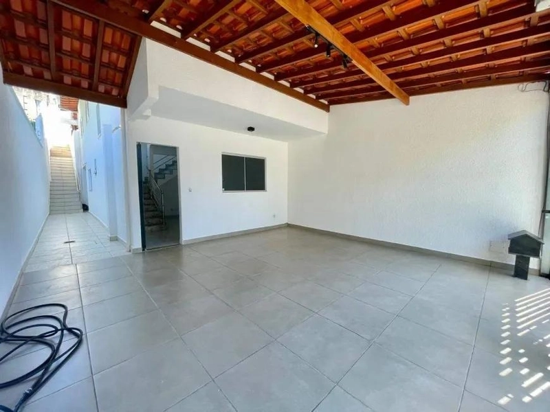 CASA | 3 QUARTOS | 01 SUITE | 02 BANHEIROS| 2 VAGAS |