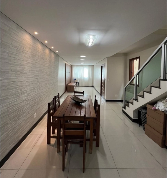 CASA | 3 QUARTOS | 01 SUÍTE | 03 BANHEIROS | 4 VAGAS: 2ª foto da galeria de imagens do imóvel