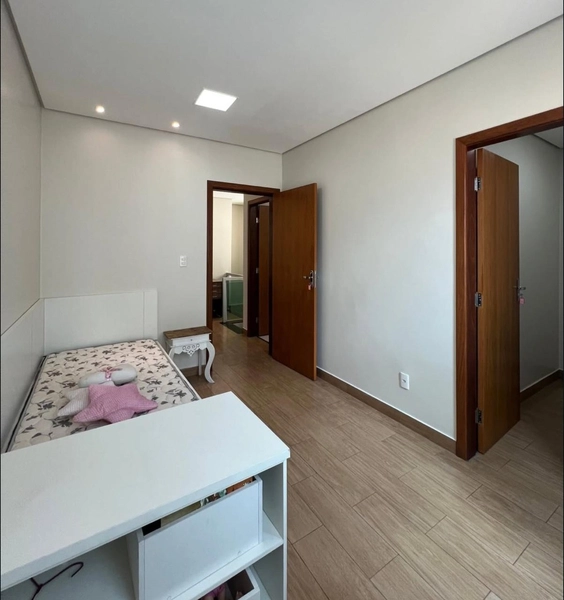 CASA | 3 QUARTOS | 01 SUÍTE | 03 BANHEIROS | 4 VAGAS: 6ª foto da galeria de imagens do imóvel