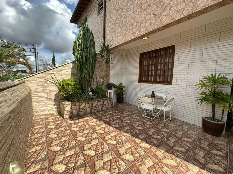 CASA TRIPLEX | 4 QUARTOS | 4 BANHEIROS | 1 SUÍTE | 4 VAGAS