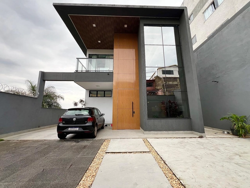 CASA | 3 QUARTOS | 02 SUÍTES | 03 BANHEIROS | 05 VAGAS