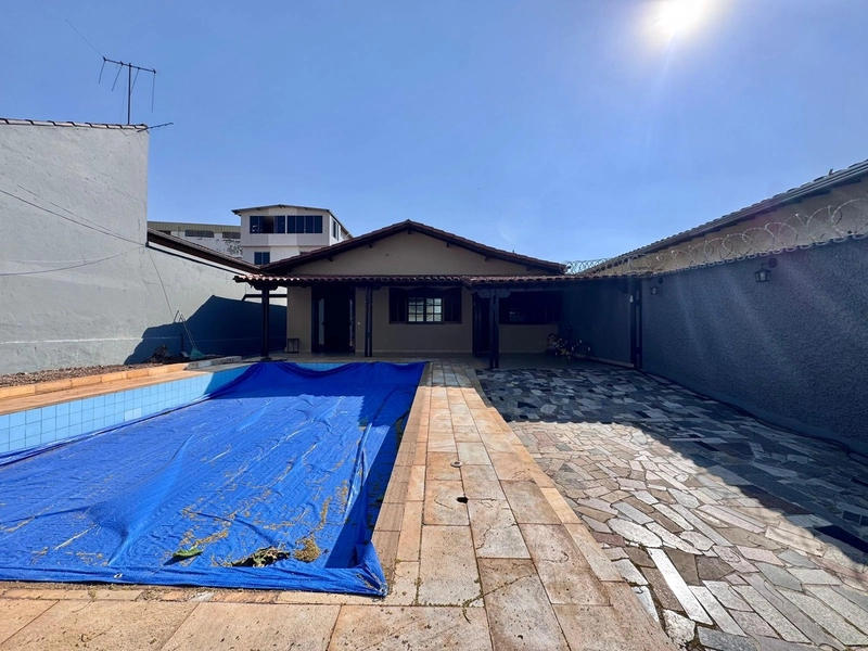 CASA LINEAR | 3 QUARTOS | 02 BANHEIROS | 03 VAGAS |: 2ª foto da galeria de imagens do imóvel