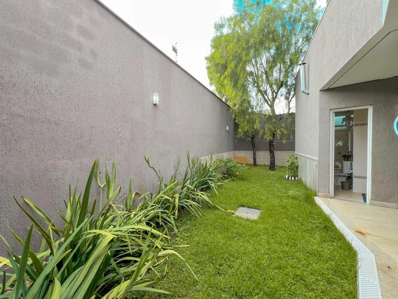 CASA ALTO PADRÃO | 3 QUARTOS | 01 SUÍTES | 03 BANHEIROS | 4 VAGAS: 2ª foto da galeria de imagens do imóvel