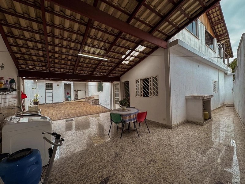 BELÍSSIMA CASA Á VENDA | BAIRRO  ALIPIO DE MELO  | 5 QUARTOS | SAUNA: 4ª foto da galeria de imagens do imóvel