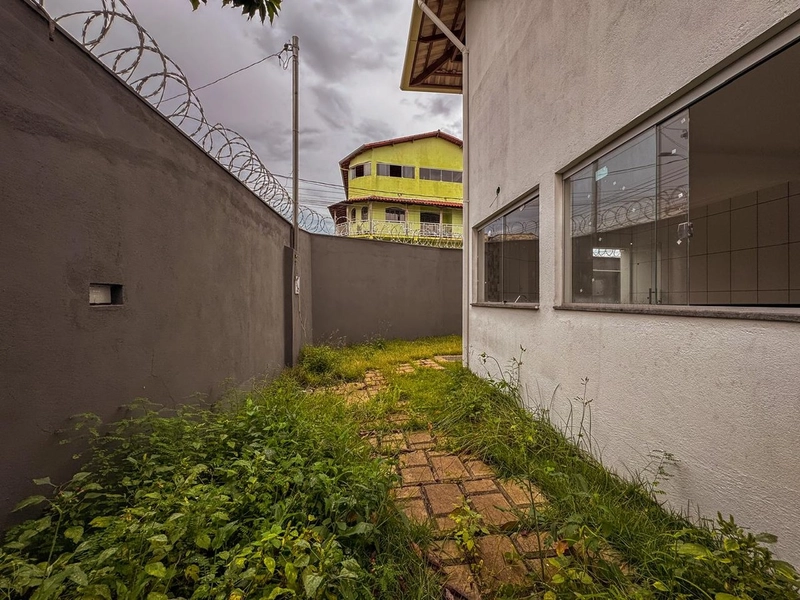 BELÍSSIMA CASA GEMINADA INDIVIDUAL Á VENDA: 3ª foto da galeria de imagens do imóvel