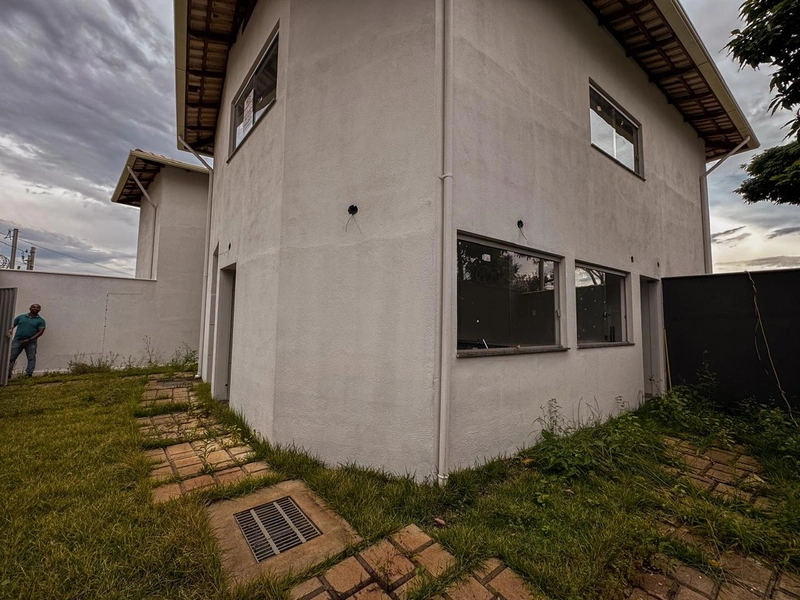 BELÍSSIMA CASA GEMINADA INDIVIDUAL Á VENDA: 2ª foto da galeria de imagens do imóvel