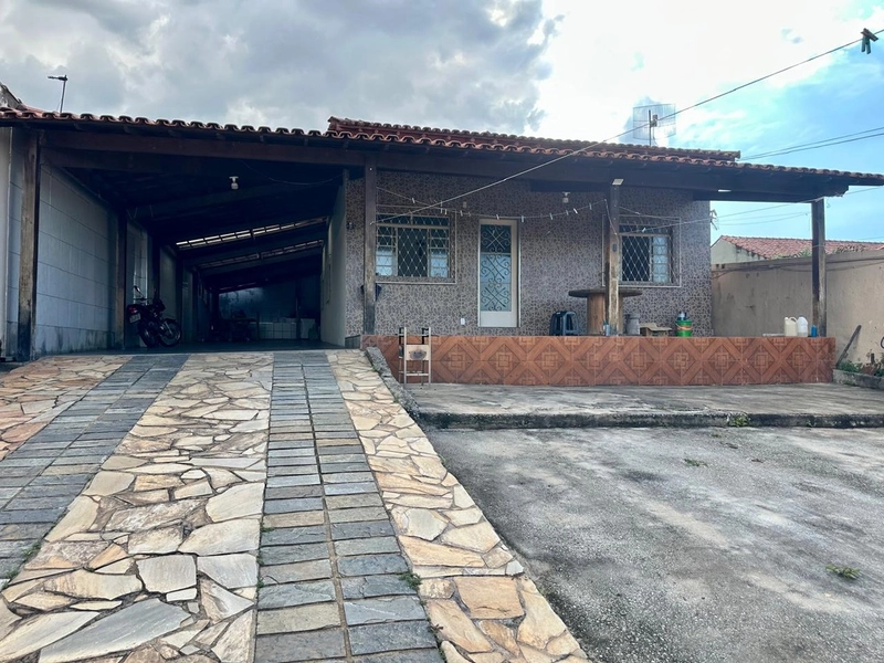 CASA  | BAIRRO COQUEIROS  | 3 QUARTOS  | 3 VAGAS | R$ 3.500,00: 1ª foto da galeria de imagens do imóvel