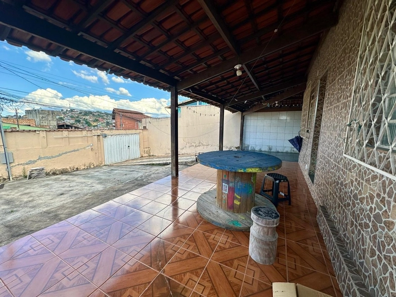 CASA  | BAIRRO COQUEIROS  | 3 QUARTOS  | 3 VAGAS | R$ 3.500,00: 4ª foto da galeria de imagens do imóvel