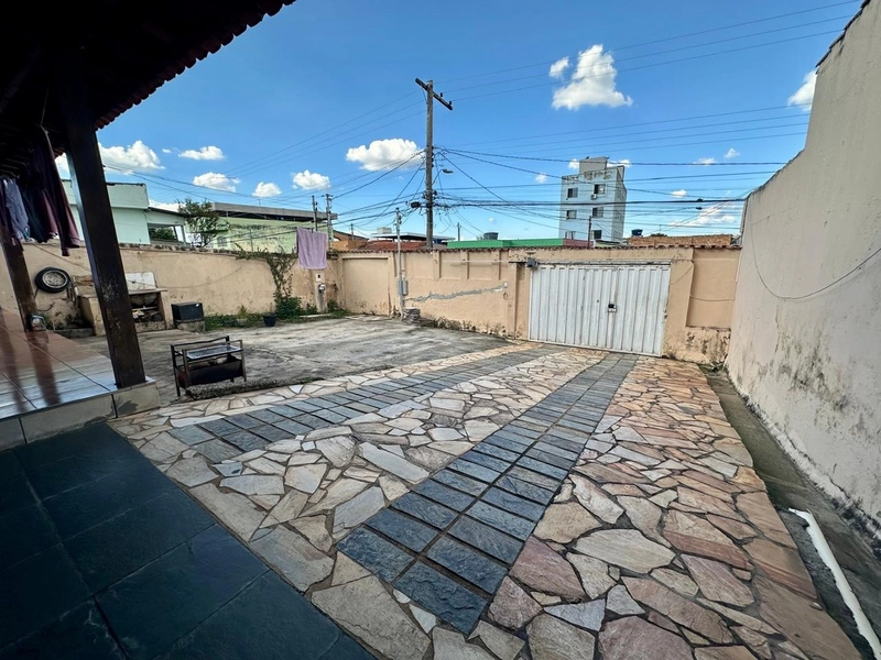 CASA  | BAIRRO COQUEIROS  | 3 QUARTOS  | 3 VAGAS | R$ 3.500,00: 2ª foto da galeria de imagens do imóvel