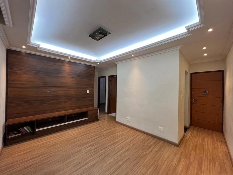 APARTAMENTO Á VENDA | TODO REFORMADO | BAIRRO SERRANO