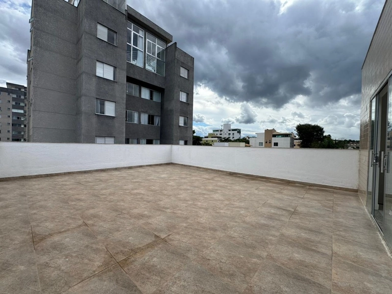 Cobertura a Venda no Bairro Cabral | 3 Quartos  | 2 banheiros | 180m²: 4ª foto da galeria de imagens do imóvel