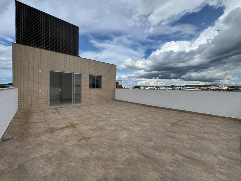 Cobertura a Venda no Bairro Cabral | 3 Quartos  | 2 banheiros | 180m²: 1ª foto da galeria de imagens do imóvel