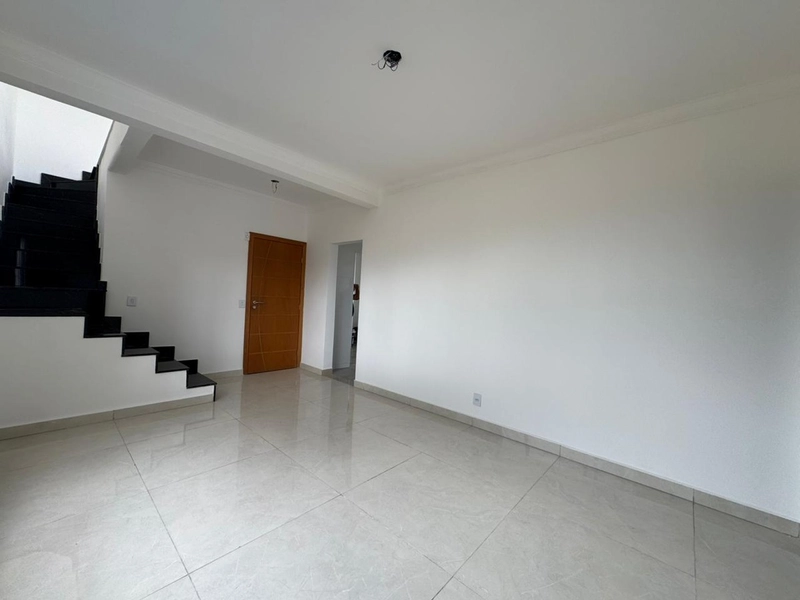 Cobertura a Venda no Bairro Cabral | 3 Quartos  | 2 banheiros | 180m²: 6ª foto da galeria de imagens do imóvel