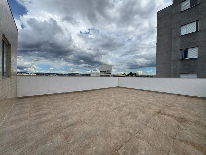 Cobertura a Venda no Bairro Cabral | 3 Quartos  | 2 banheiros | 180m²: 3ª foto da galeria de imagens do imóvel