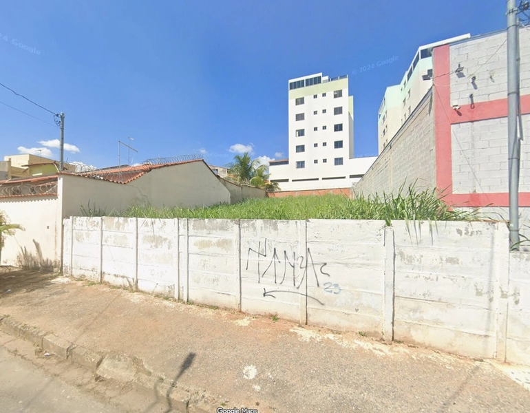 Lote plano no bairro Arvoredo, excelente opção para investidor!: 2ª foto da galeria de imagens do imóvel
