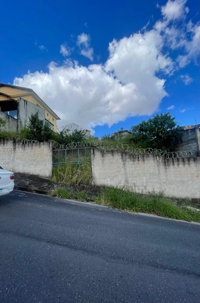 Lote plano no bairro Arvoredo, excelente opção para investidor!: 6ª foto da galeria de imagens do imóvel