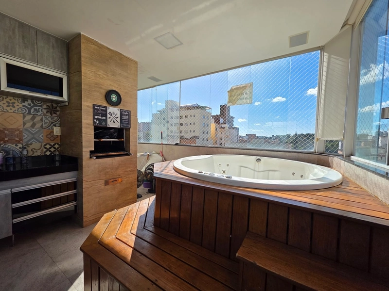 COBERTURA DUPLEX PORTEIRA FECHADA NO CASTELO