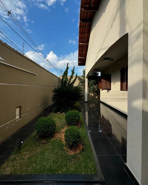 CASA LINEAR | 4 QUARTOS | 3 SUITES | 4 BANEIROS | 4 VAGAS: 2ª foto da galeria de imagens do imóvel