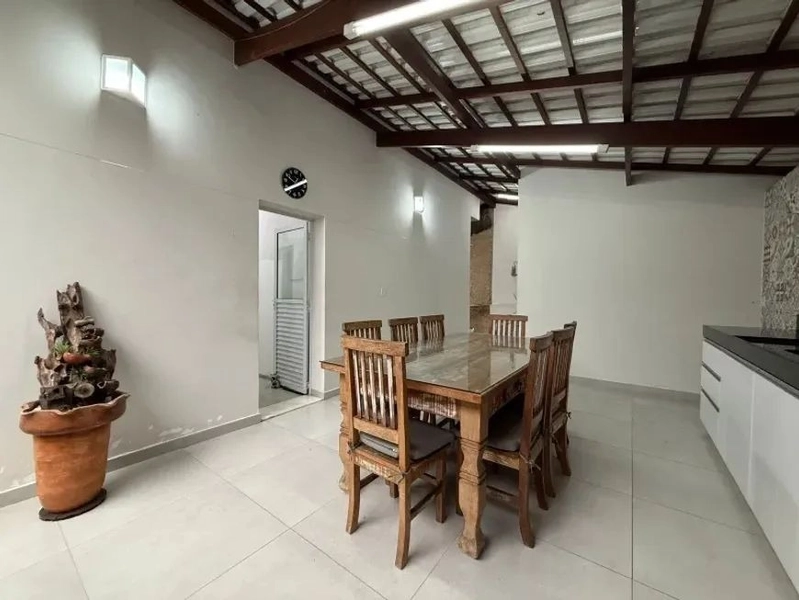 CASA LINEAR|3 QUARTOS| 1 SUITE| 2 BANHEIROS| 2 VAGAS: 3ª foto da galeria de imagens do imóvel