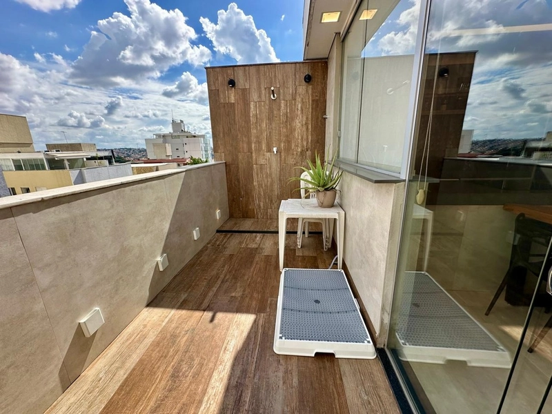 COBERTURA À VENDA NO BAIRRO MANACÁS | 2 QUARTOS | SUÍTE | 3 BANHEIROS: 3ª foto da galeria de imagens do imóvel