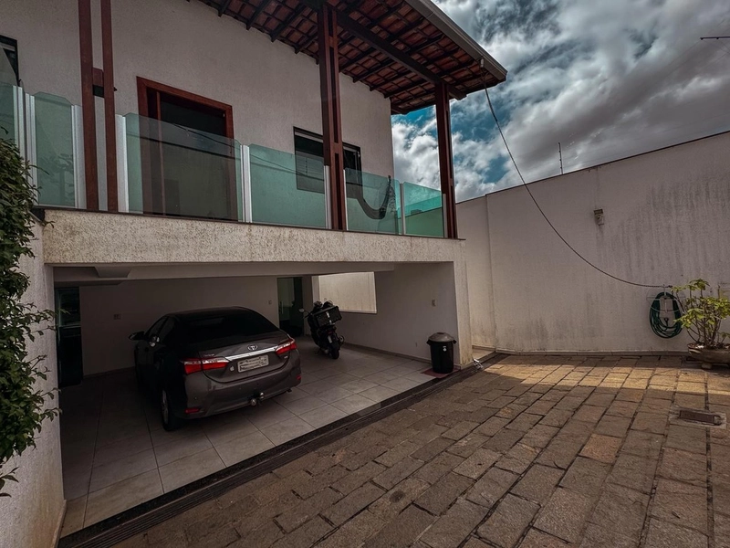 BELÍSSIMA CASA À VENDA NO BAIRRO CAIÇARA | 3 QUARTOS | 02 SUÍTES: 2ª foto da galeria de imagens do imóvel