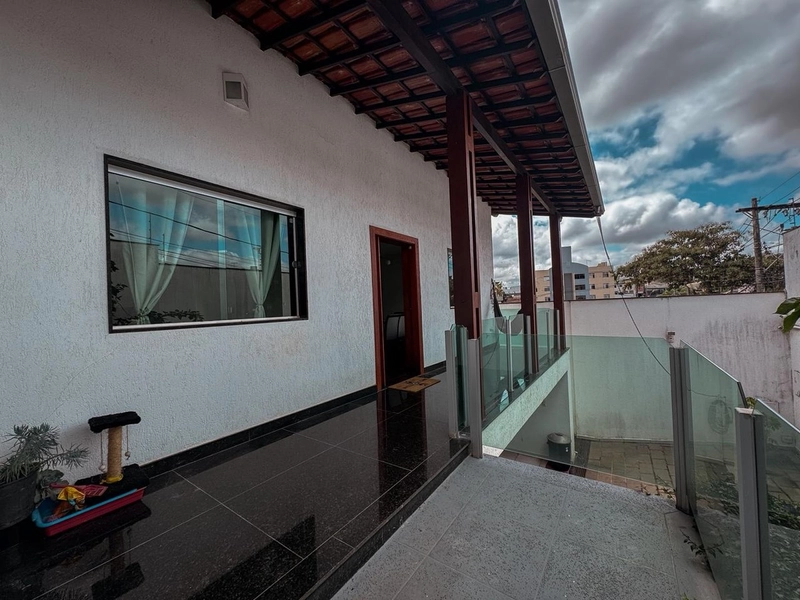 BELÍSSIMA CASA À VENDA NO BAIRRO CAIÇARA | 3 QUARTOS | 02 SUÍTES: 3ª foto da galeria de imagens do imóvel