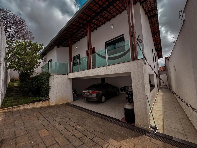 BELÍSSIMA CASA À VENDA NO BAIRRO CAIÇARA | 3 QUARTOS | 02 SUÍTES