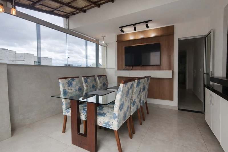 COBERTURA COM ELEVADOR | 105M² | 02 Q | 01 VG PILOTIS | MANACÁS: 6ª foto da galeria de imagens do imóvel