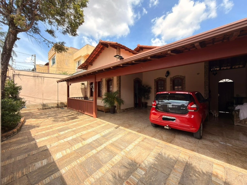 CASA LINEAR ESTILO COLONIAL À VENDA NO  BAIRRO SANTA AMÉLIA: 1ª foto da galeria de imagens do imóvel
