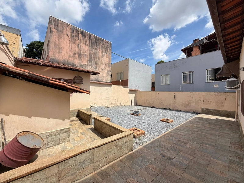 CASA LINEAR ESTILO COLONIAL À VENDA NO  BAIRRO SANTA AMÉLIA: 6ª foto da galeria de imagens do imóvel